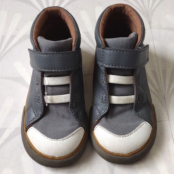 See Kai Run Gray and White Kids Sneakers - Picture 2 of 8